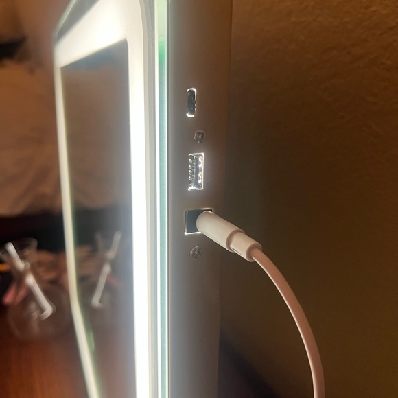 LED Makeup Mirror - Picture 4 of 7